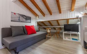 Aposa Little House